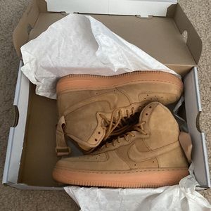 NIKE AIR FORCE ONE HIGH GUM BOTTOMS